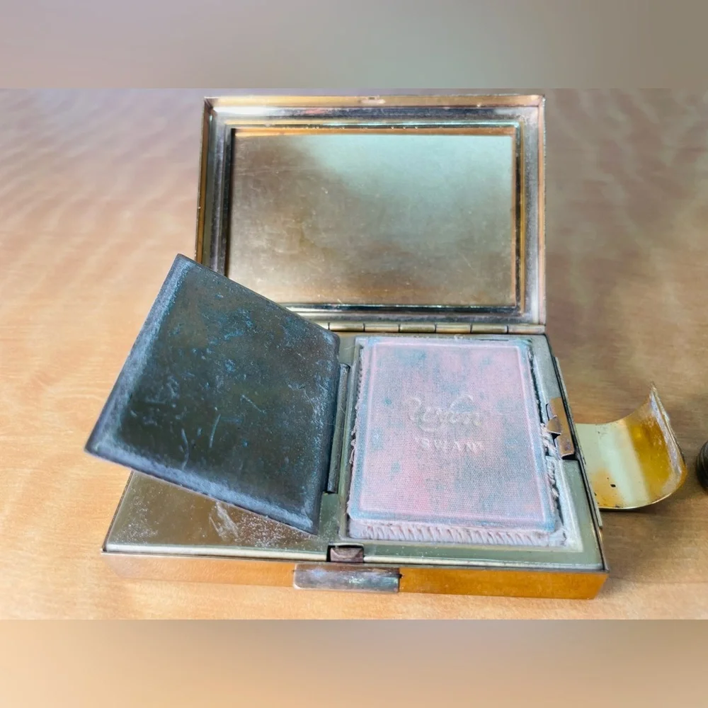 Vintage Japanese musical compact and lipstick holder - Picture 5 of 10